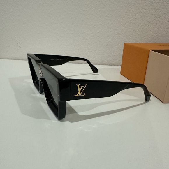 Louis Vuitton cyclone sunglasses - Picture 3 of 8
